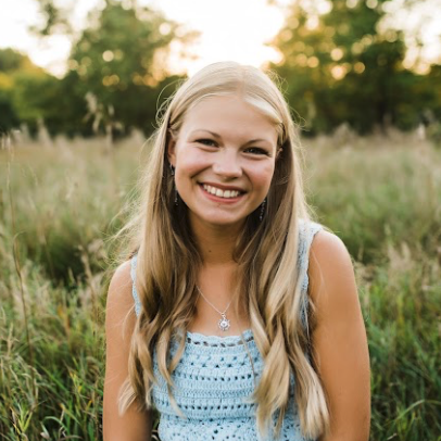 Headshot image of a girl, Lauren Lescohier