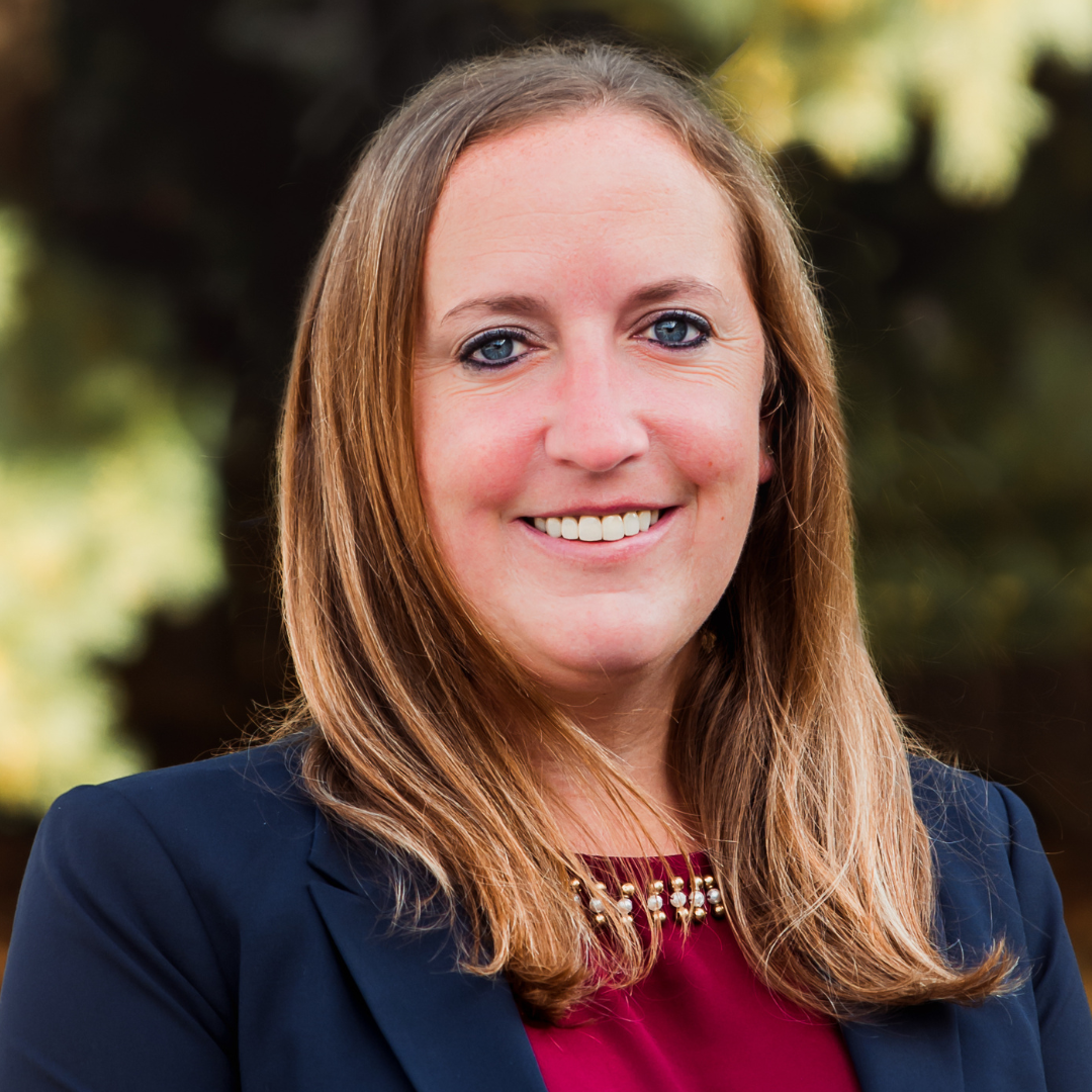 Headshot Photo of Anna Gale