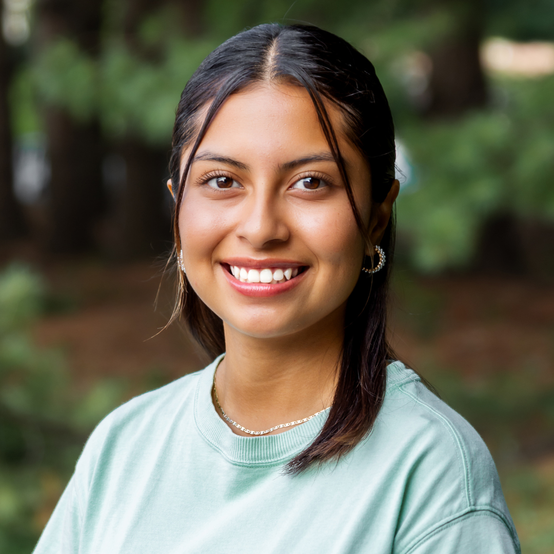 Headshot Photo of Jesenia